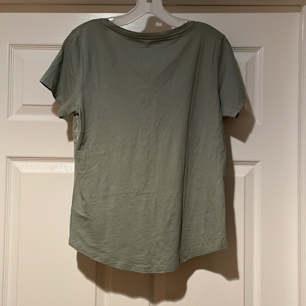 Joie v-neck Tshirt - Picture 3 of 3